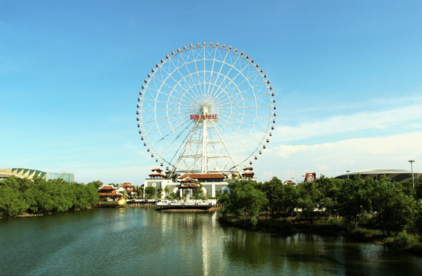 un wheel at Sun World Da Nang Wonders 