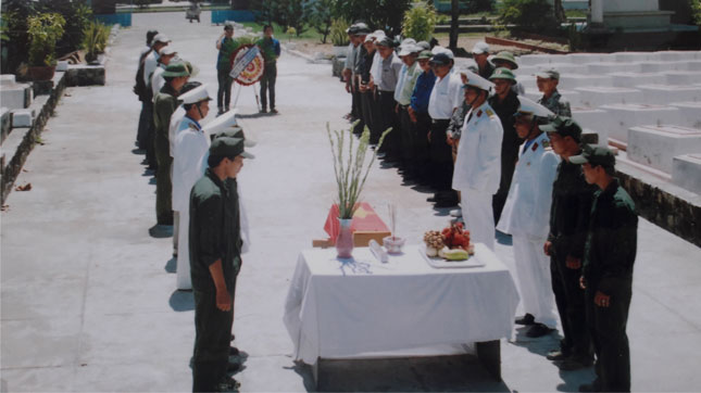 Một đợt quy tập hài cốt liệt sĩ tại Nghĩa trang liệt sĩ Hòa Hiệp Nam. (Ảnh do Hội Cựu chiến binh phường Hòa Hiệp Nam cung cấp)