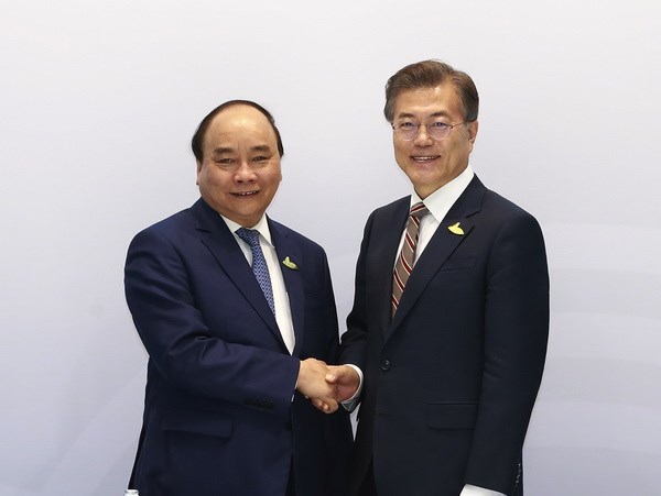 Thủ tướng Nguyễn Xuân Phúc gặp Tổng thống Hàn Quốc Moon Jae-in. (Ảnh: Thống Nhất/TTXVN)