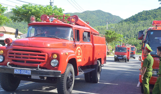 Cảnh sát PCCC thành phố đã chi viện thêm 4 xe chữa cháy để dập tắt đám cháy