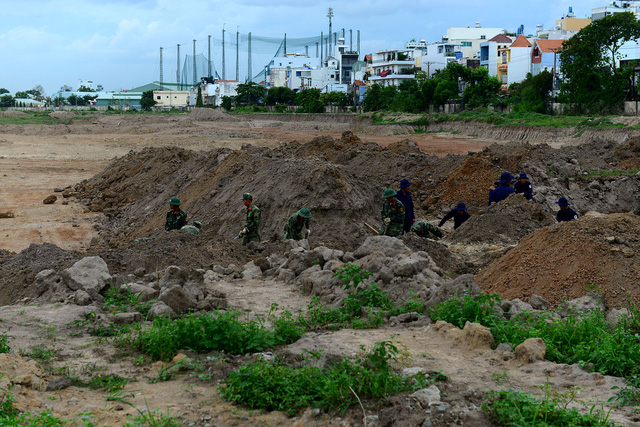 Công tác khảo sát quy tập mộ liệt sĩ ở phía Tây sân bay Tân Sơn Nhất được tiến hành từ chiều ngày 6/7