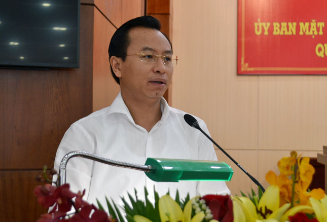 Bí thư Thành ủy, Chủ tịch HĐND thành phố Nguyễn Xuân Anh phát biểu tại buổi tiếp xúc cử tri.  					         Ảnh: VIỆT DŨNG