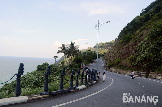 A road to the Son Tra Peninsula