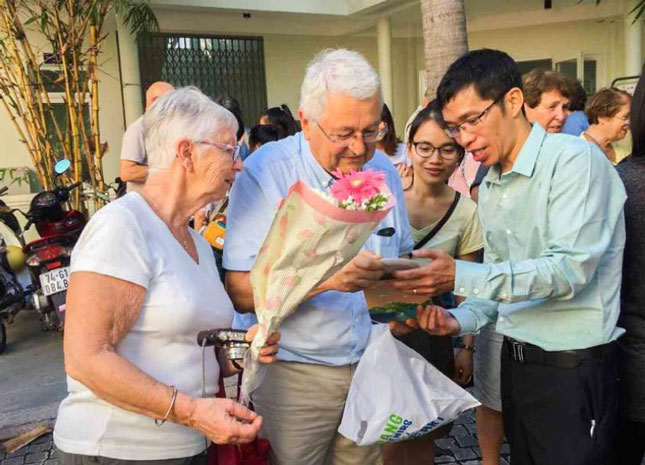 Mr Huy (right) and some ANAI de Lyon representatives