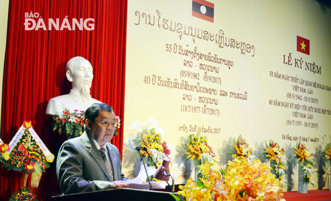 Consul General Khamsene Phommaseng delivering his speech