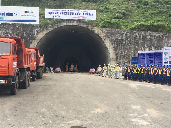 The Hải Vân Tunnel No 2 is being expanded to serve increasing traffic. VNS Photo Read more at http://vietnamnews.vn/society/380354/expansion-of-hai-van-tunnel-no-2-safe-investor.html#a4wsKQldOPfSSReM.99
