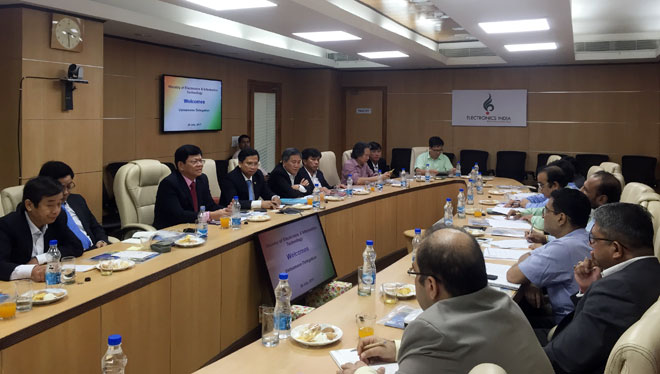 The Da Nang guests meet with officials from the Indian Ministry of Electronics & Information Technology