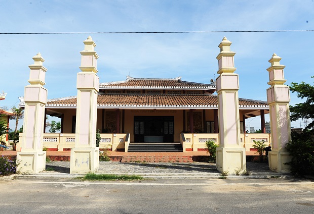 The entrance gate 