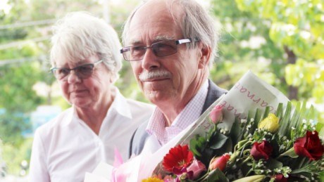 Professor Gerard’t Hooft and his spouse (Photo: sggp.org.vn)