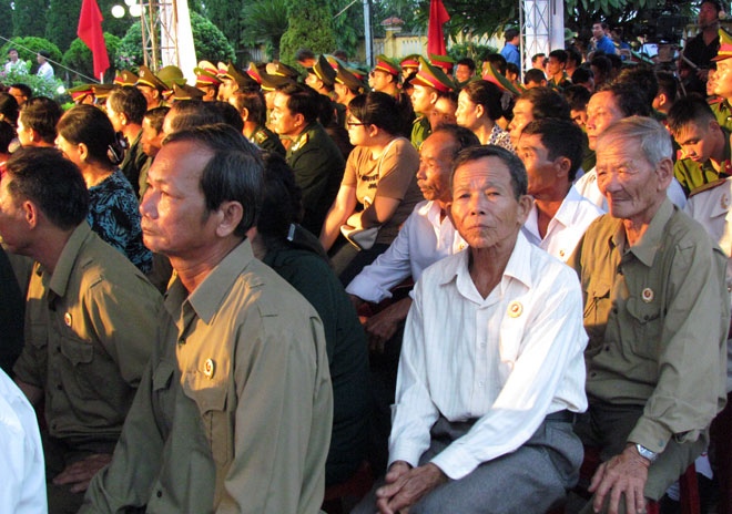 nhiều CCB huyện Hòa Vang đã đến khá sớm để tham dự buổi lễ