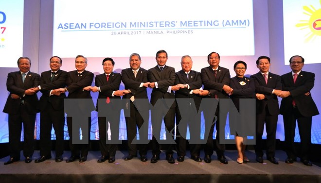 Các Bộ trưởng Ngoại giao ASEAN tại cuộc họp ngày 28/4/2017 ở Manila, Philippines. (Ảnh: AFP/TTXVN)