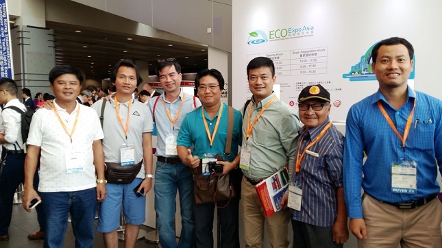 Đoàn các Doanh nghiệp tại Việt Nam tham gia hội chợ thiết bị ánh sáng tại Hồng Kong do Vietdatravel tổ chức năm 2016.