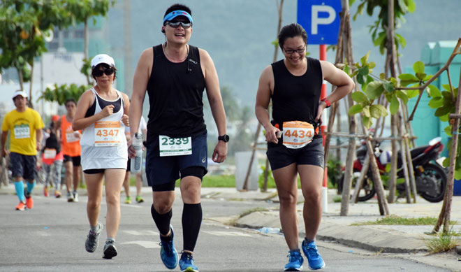 Runners participating in DNIM 2017