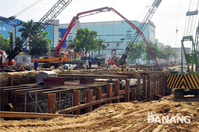 A view of the construction work of the road tunnel at the intersection of Dien Bien Phu and Nguyen Tri Phuong streets