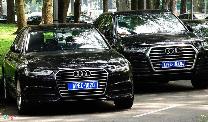 Hai dòng xe chủ yếu được chuẩn bị cho APEC tại đây là Audi A4 2.0 TFSI và Audi Q7 2.0 TFSI quattro. Audi A4 2.0 TFSI phiên bản giới hạn màu đen, gói ngoại thất S-line, cỡ vành 17 inch, có nhiều trang bị hiện đại như cảnh báo chống trộm, hệ thống tự rửa đèn, nội thất ốp gỗ nâu, hệ thống âm thanh Bang & Olufsen.