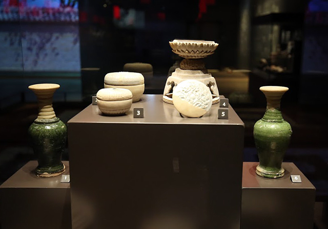 The exhibits include architectural materials and daily utensils