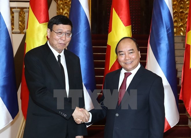 Prime Minister Nguyen Xuan Phuc receives President of the National Legislative Assembly of Thailand Pornpetch Wichitcholchai (Photo: VNA)