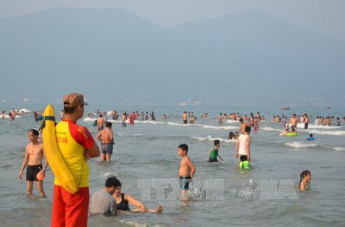 Tourists at the My Khe Beach in Da Nang