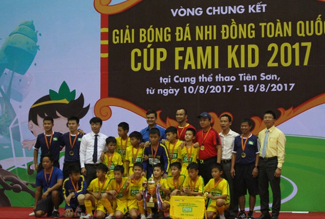SLNA celebrating their victory in Da Nang yesterday