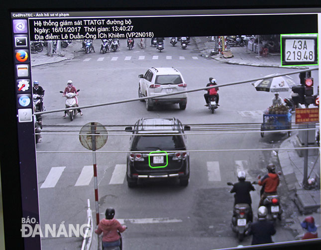 A camera image of a car running through red lights at the intersections of Le Duan-Ong Ich Khiem