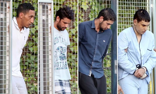 Từ trái qua: Driss Oukabir, Mohammed Aallaa, Salah el Karib và Mohamed Houli Chemlal bị dẫn giải ra tòa ở Madrid. (Nguồn: EPA)