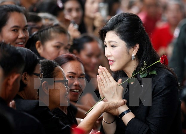 Cựu Thủ tướng Thái Lan Yingluck Shinawatra (phải) tại tòa án ở Bangkok ngày 29/6. (Nguồn: EPA/TTXVN)