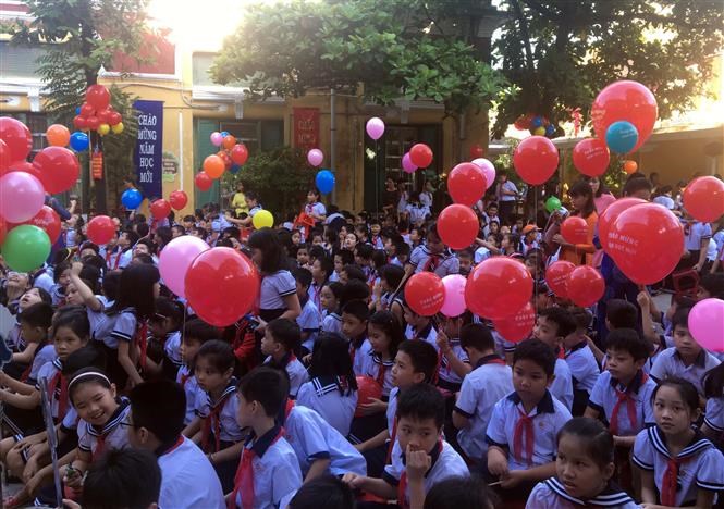  New school year gathering at the Le Loi School in Hue City 