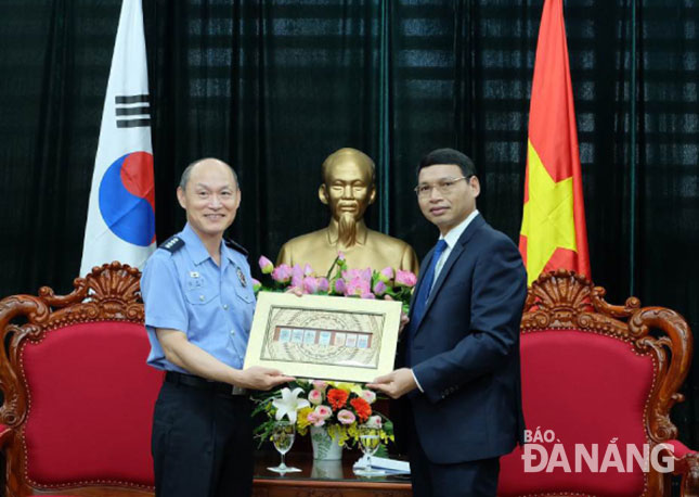 Lt Col Kim (left) and Vice Chairman Minh