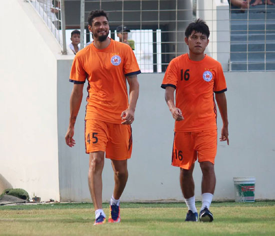 Defender Ezequiel David Britez (left) and midfielder Tien Dung 