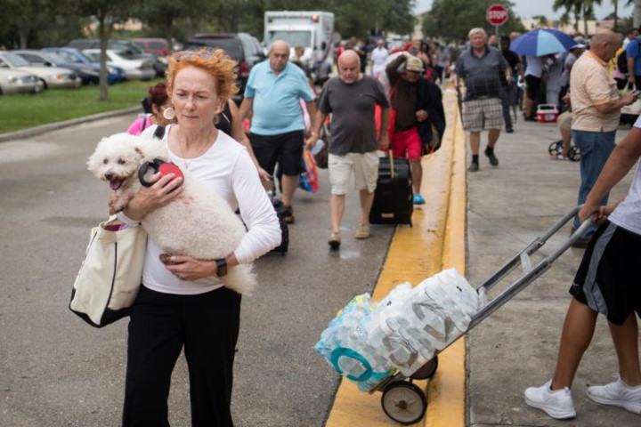Thống đốc bang Florida Rick Scott đã khuyến cáo khoảng 20,6 triệu dân của bang này sẵn sàng sơ tán đến những khu vực an toàn khi có lệnh. Ảnh: Reuters.