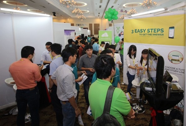 HATCH! FAIR 2016 witnessed the participation of nearly 130 start-up firms. — Photo thoibao.today Read more at http://vietnamnews.vn/bizhub/394089/cities-host-largest-startup-conference-and-exhibition.html#XY0v31FcRoAtR1U5.99