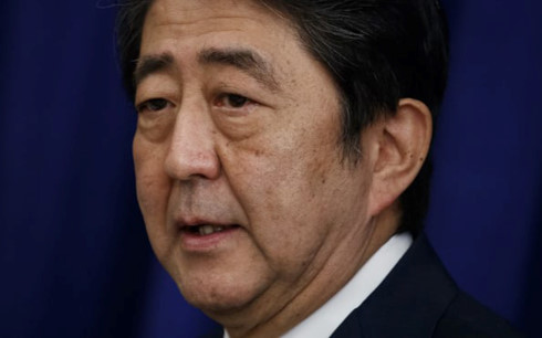Thủ tướng Shinzo Abe đang tiến hành cuộc thăm dò ý kiến (Ảnh: AP)