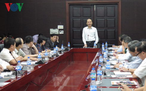 Thứ trưởng Bộ Y tế Lê Quang Cường trlàm việc với ngành y tế thành phố Đà Nẵng về tiến độ thực hiện đảm bảo y tế phục vụ Tuần lễ cấp cao APEC 2017.