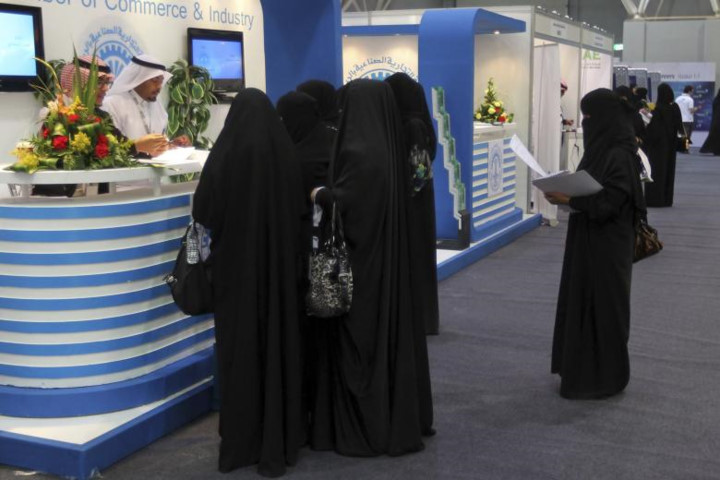 Rất đông phụ nữ có mặt tại hội chợ việc làm ở Riyadh để tìm kiếm cơ hội việc làm cho mình.