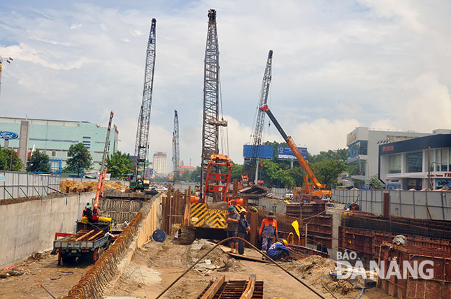 Công trình hầm chui nút giao thông Nguyễn Tri Phương - Điện Biên Phủ đang được khẩn trương thi công.  		                  Ảnh: THÀNH LÂN
