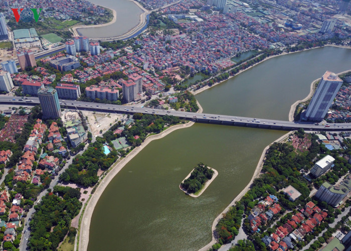   Bán đảo Linh Đàm từng là biểu tượng cho sự phát triển về đô thị kiểu mẫu, một nơi 