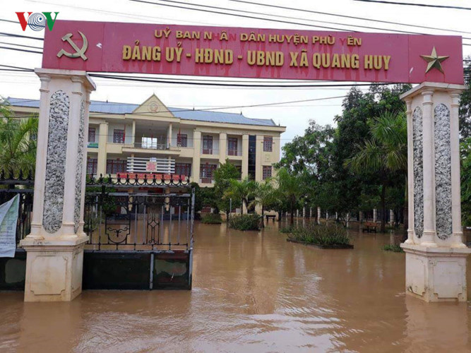 Nước tràn vào Ủy ban Nhân dân xã Quang Huy, huyện Phù Yên, tỉnh Sơn La.