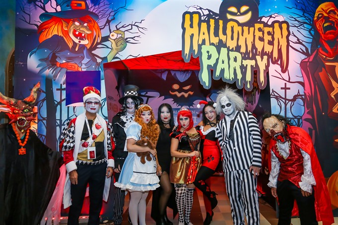 Pool party: The first Halloween-theme pool party will be held in La Piscine pool area at the mountain resort in Đà Nẵng on October 27th. — Photo courtesy Bà Nà Hills Mountain resort Read more at http://vietnamnews.vn/ovietnam/405359/halloween-party-to-brighten-resort.html#JskD2mxXAuSLSktx.99