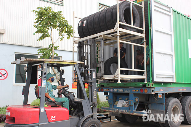  Workers at the Da Nang Rubber Company