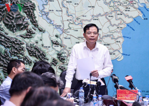 Bộ trưởng Nguyễn Xuân Cường đặc biệt nhấn mạnh: Không chủ quan trong việc ứng phó bao số 11, đồng thời khẩn trương khắc phục hậu quả đợt áp thấp nhiệt đới vừa qua.