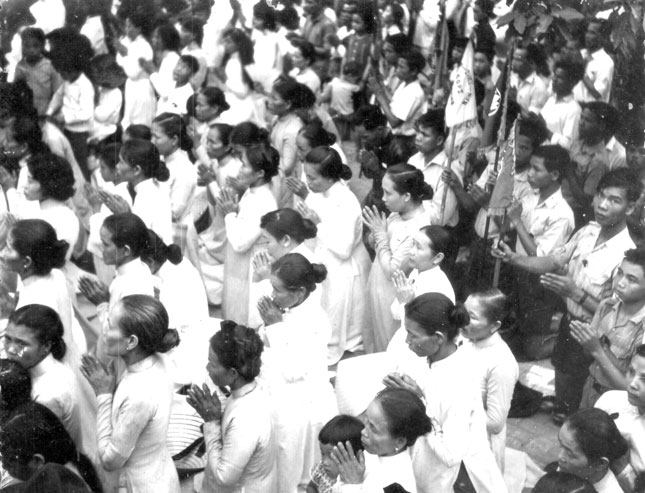 Tập trung tại chùa Tỉnh Hội Đà Nẵng trước giờ đi biểu tình tuần hành đòi giải quyết nguyện vọng của tín đồ Phật giáo 1963.