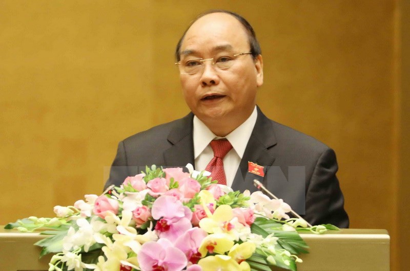 Thủ tướng Nguyễn Xuân Phúc trình bày Báo cáo về kết quả thực hiện kế hoạch phát triển kinh tế-xã hội năm 2017; kế hoạch phát triển kinh tế-xã hội năm 2018. 