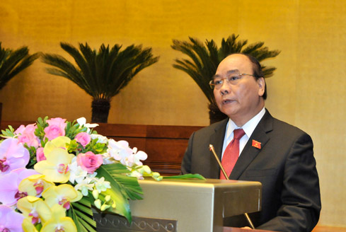 Thủ tướng Chính phủ Nguyễn Xuân Phúc trình bày báo cáo quan trọng về Kết quả thực hiện kế hoạch phát triển kinh tế - xã hội năm 2017; Kế hoạch phát triển kinh tế - xã hội năm 2018.