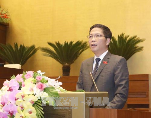 Bộ trưởng Bộ Công thương Trần Tuấn Anh trình bày Tờ trình về dự án Luật Cạnh tranh (sửa đổi). Ảnh: Phương Hoa/TTXVN