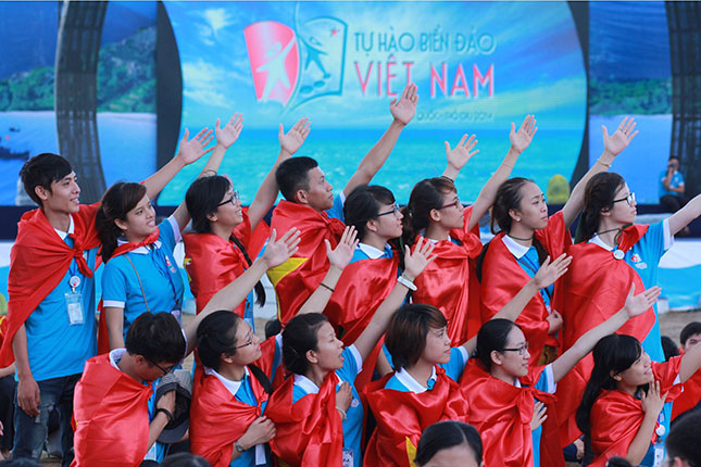 Local Youth Union members participating a programme for publicising the country’s sea and islands