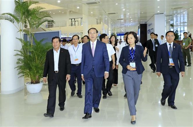 President Tran Dai Quang (centre) participate in a rehearsal for APEC Summit on October 29 in the central coastal city of Da Nang. (Photo: VNA)