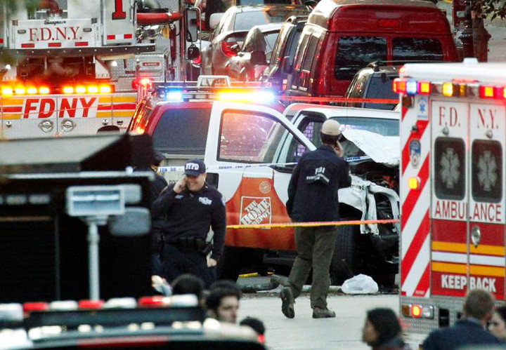 Thị trưởng New York Bill de Blasio gọi đây là “hành động khủng bố cực kỳ hèn nhát”.