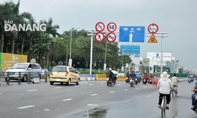 Vehicles on a section of Dien Bien Phu Street