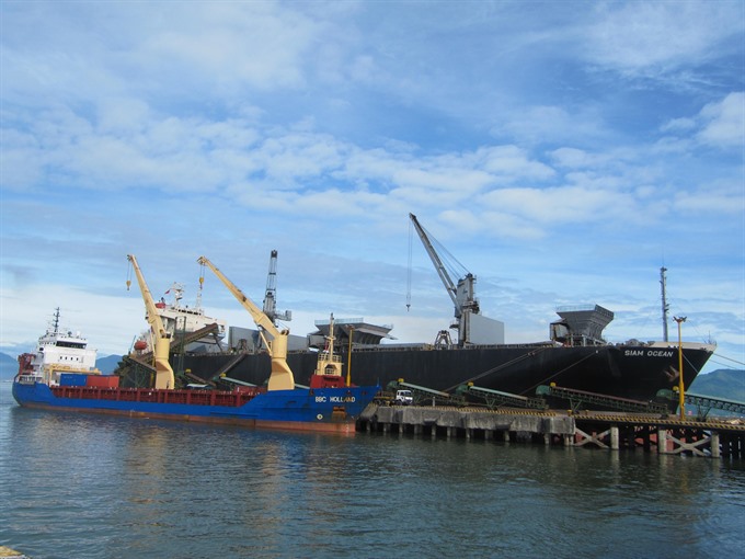 Central port: Foreign cargo ships dock at Tiên Sa Port in Đà Nẵng. The port is being upgraded to handle 14 million of cargo by 2025. — VNS Photo Công Thành Read more at http://vietnamnews.vn/economy/416617/tien-sa-port-gets-fund-to-expand.html#KQRiJgQzKGJF5sw5.99