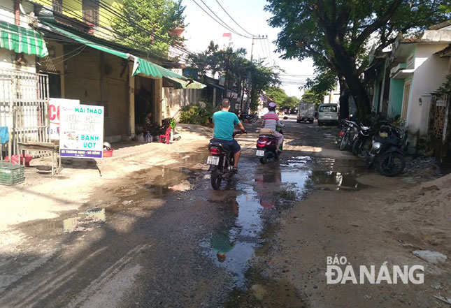 Đường Trương Định bị xuống cấp từ nhiều năm nay. 			      Ảnh: TRỌNG HUY